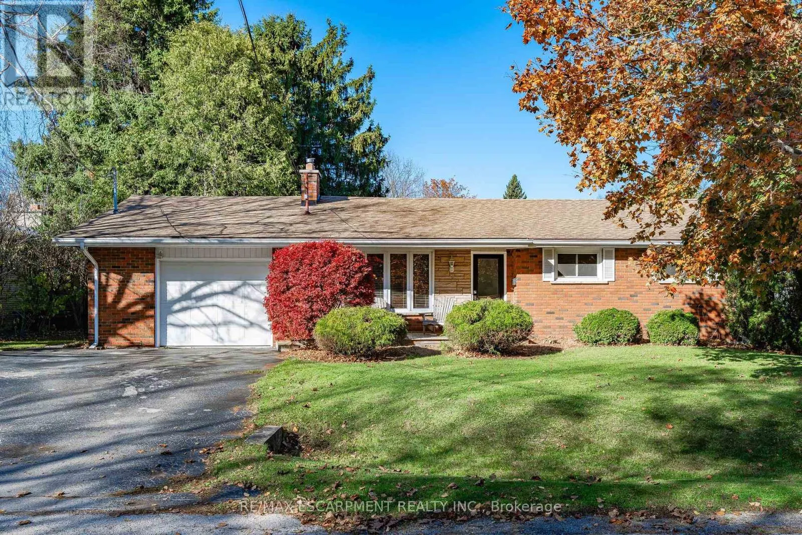 375 CLARENDON DRIVE