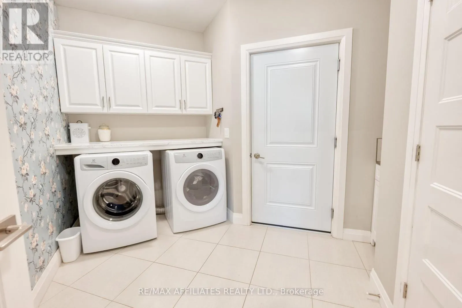 23 TUDOR CIRCLE
