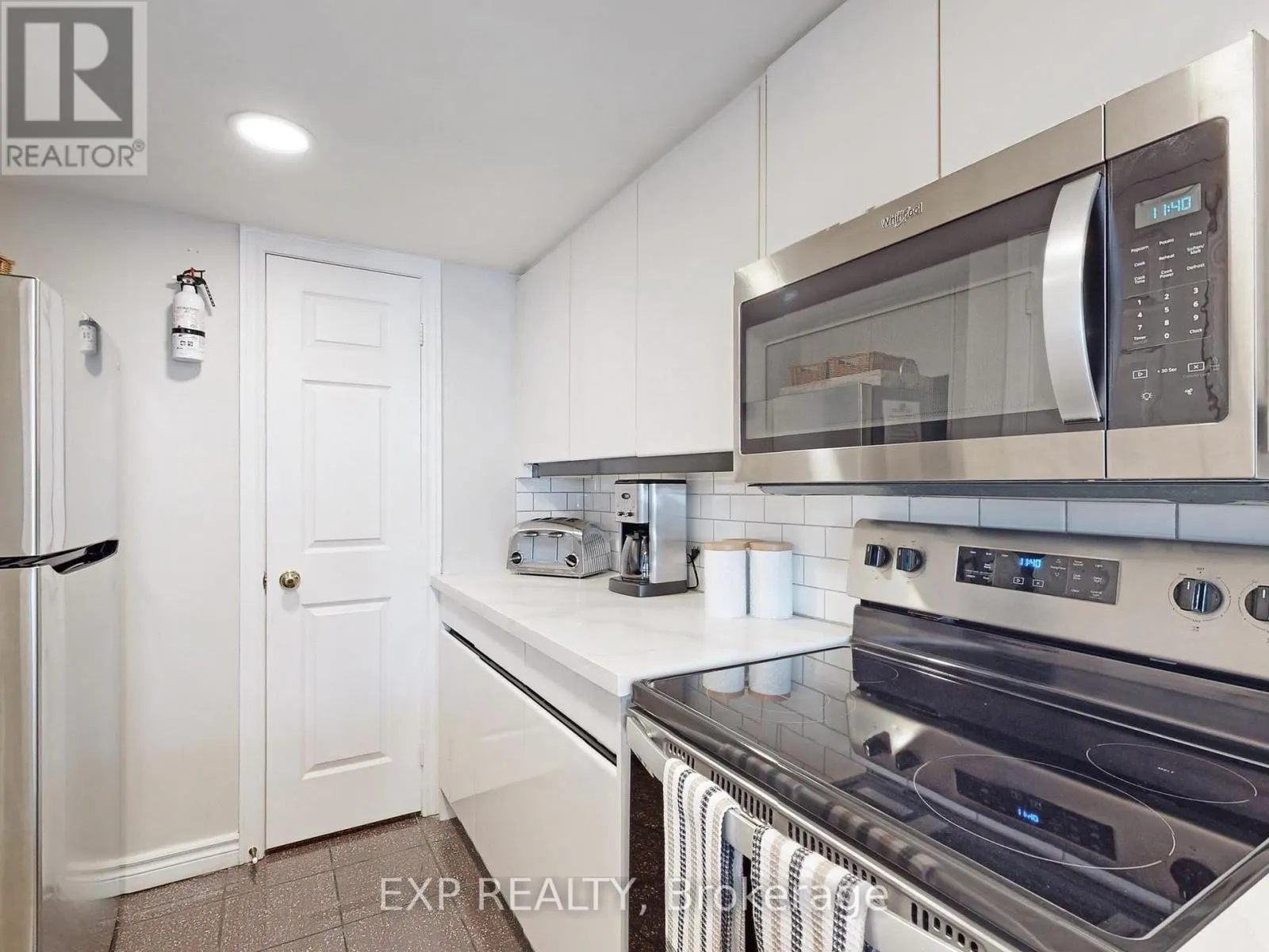 215 - 120 FAIRWAY COURT