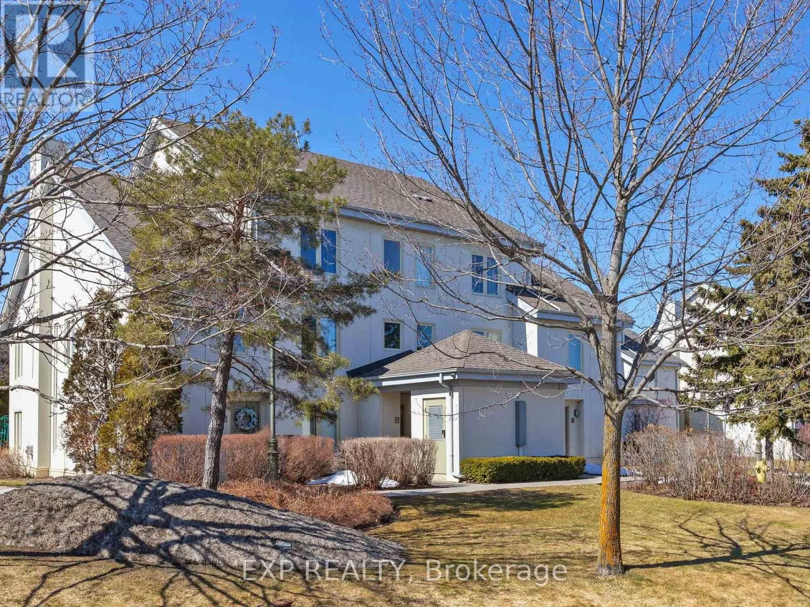 215 - 120 FAIRWAY COURT