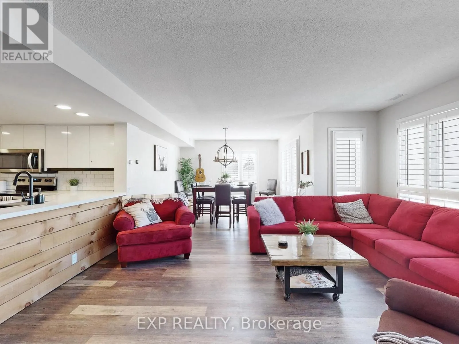 215 - 120 FAIRWAY COURT
