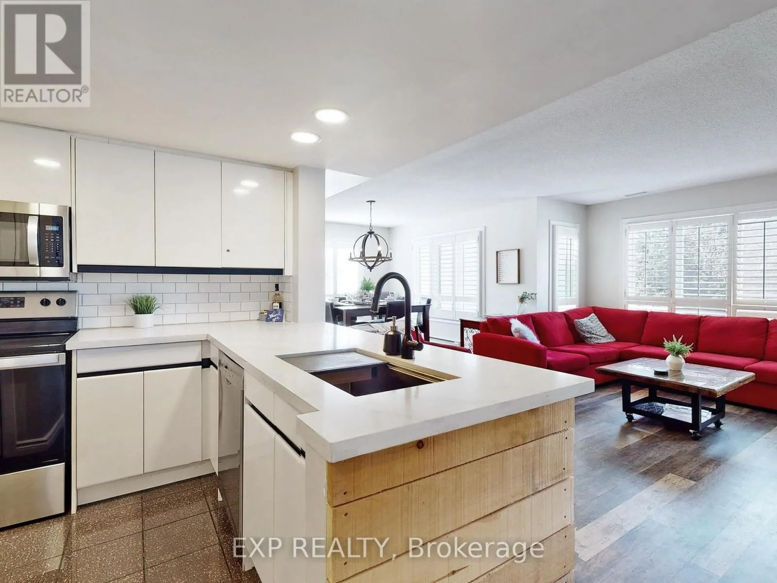 215 - 120 FAIRWAY COURT