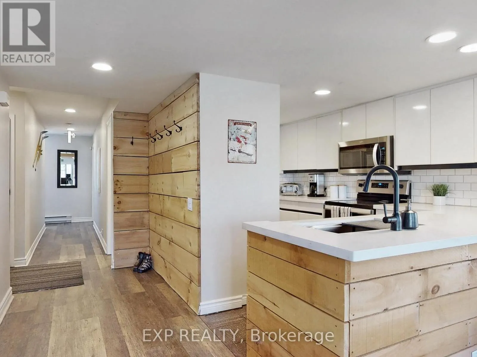 215 - 120 FAIRWAY COURT