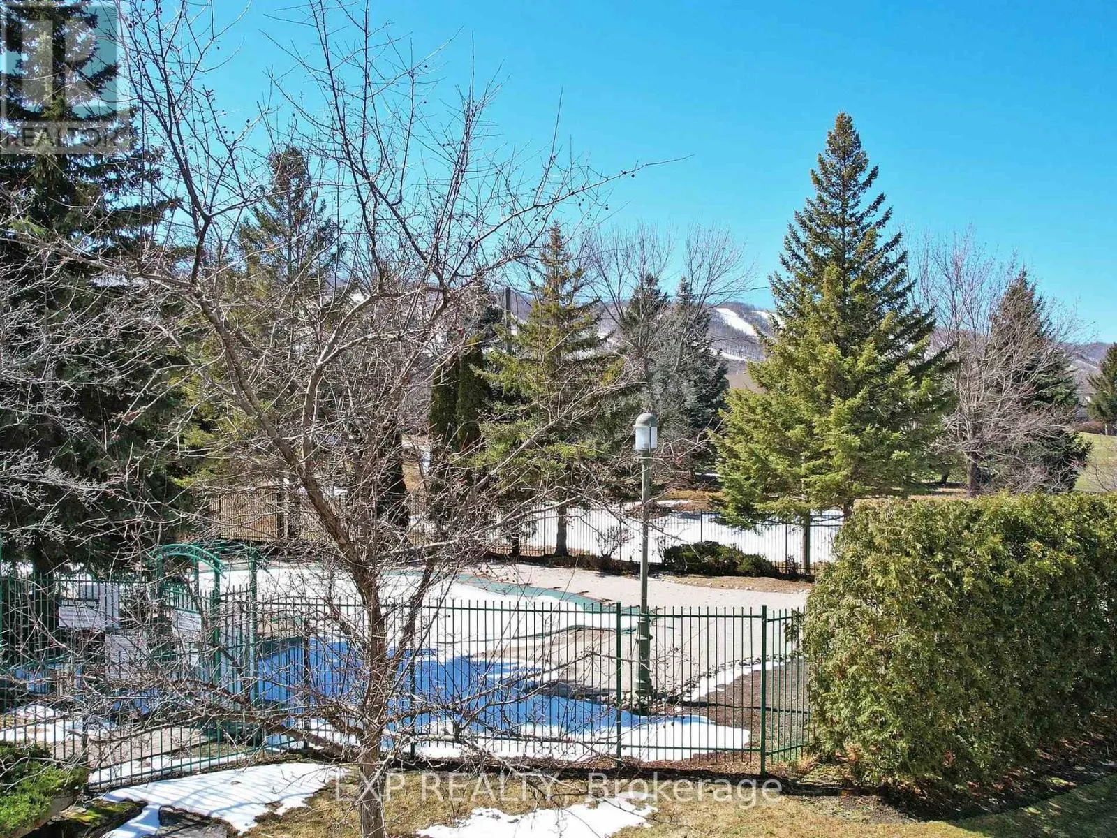 215 - 120 FAIRWAY COURT