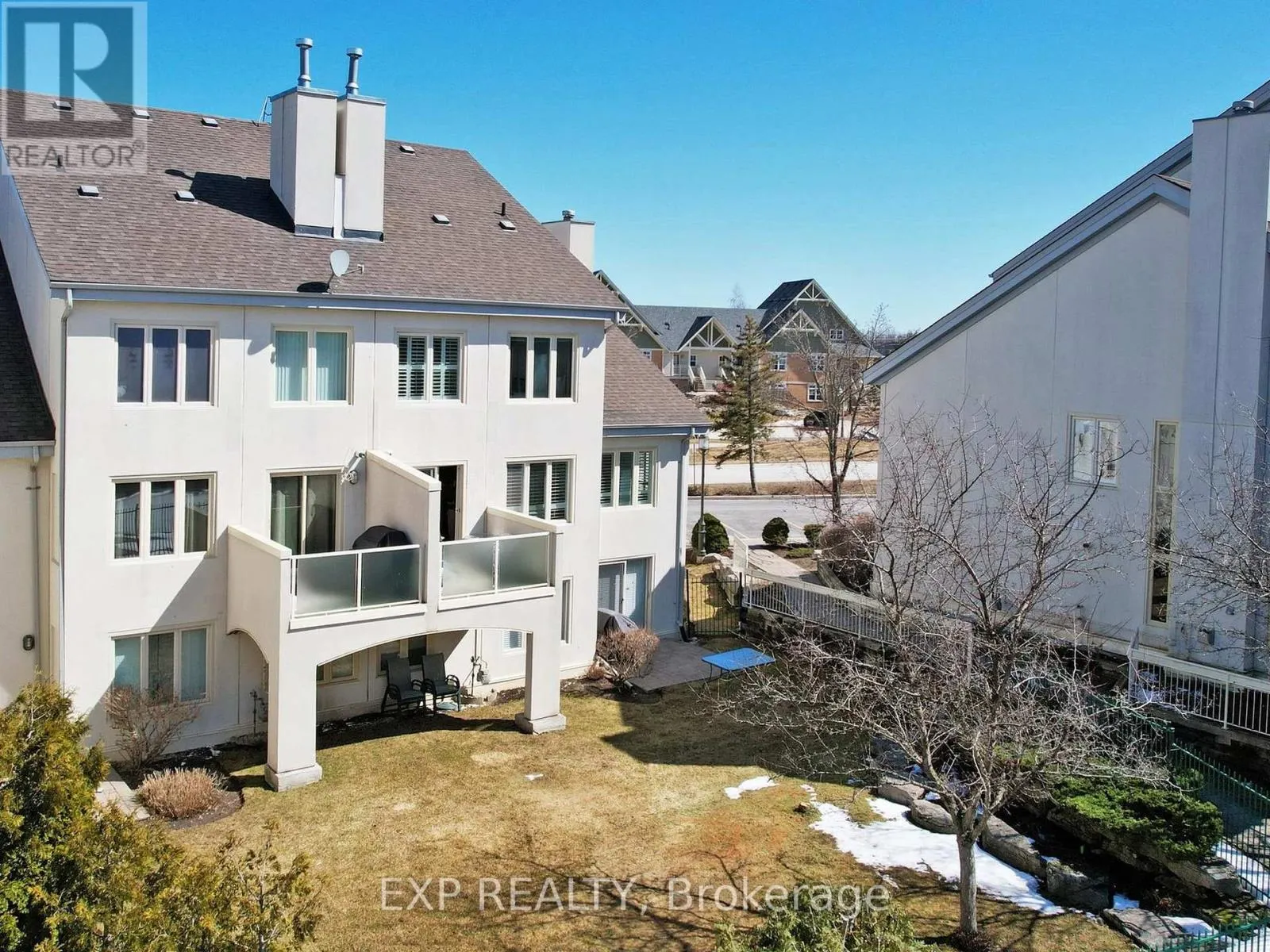 215 - 120 FAIRWAY COURT