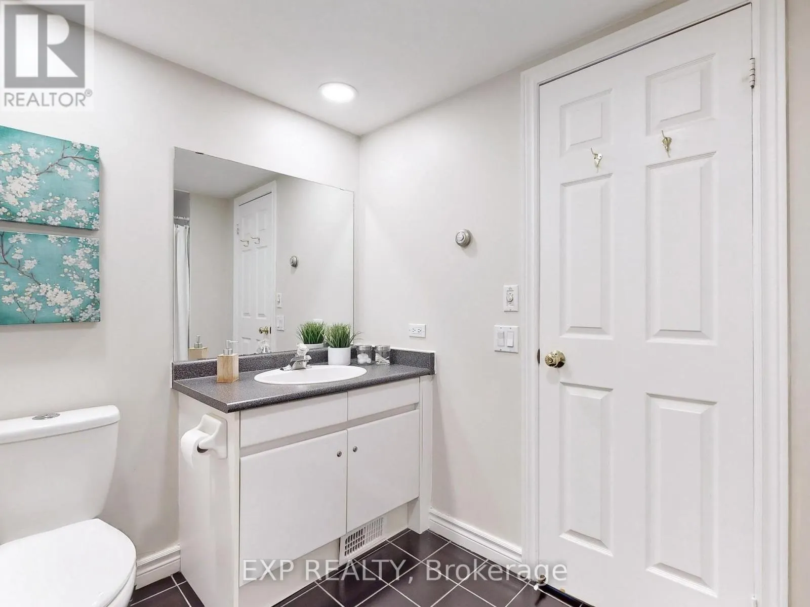 215 - 120 FAIRWAY COURT