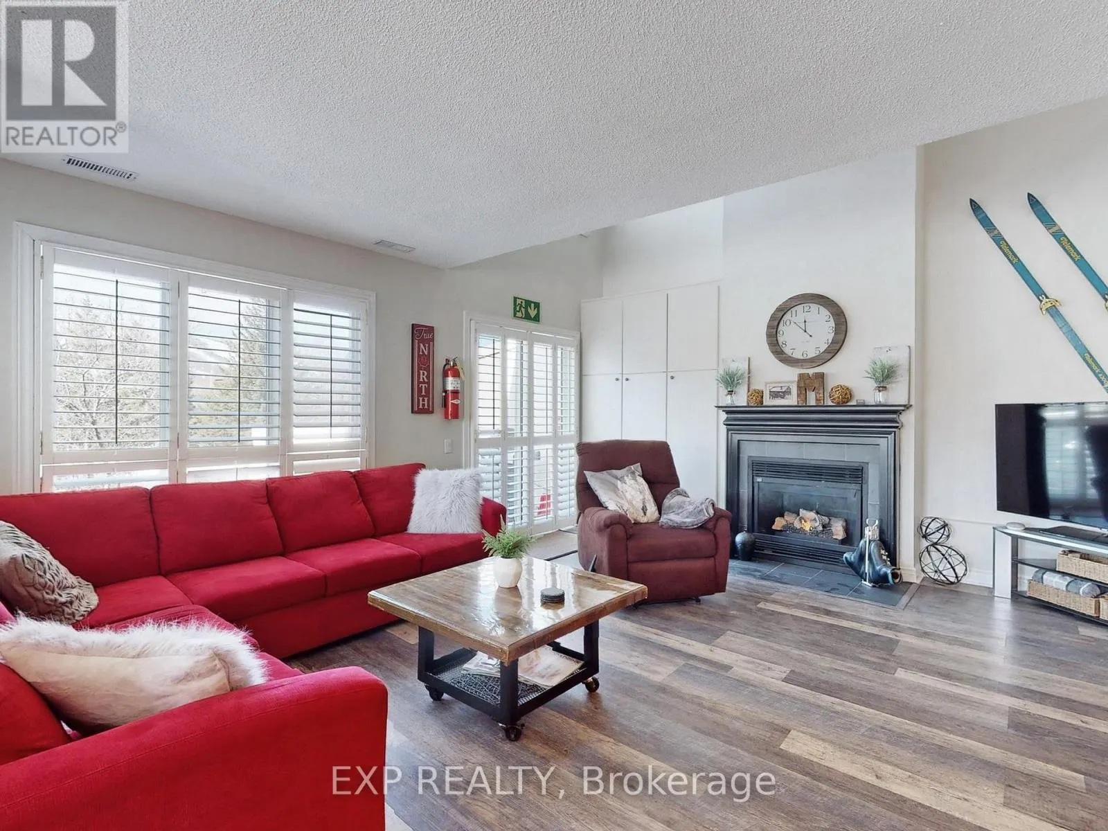 215 - 120 FAIRWAY COURT