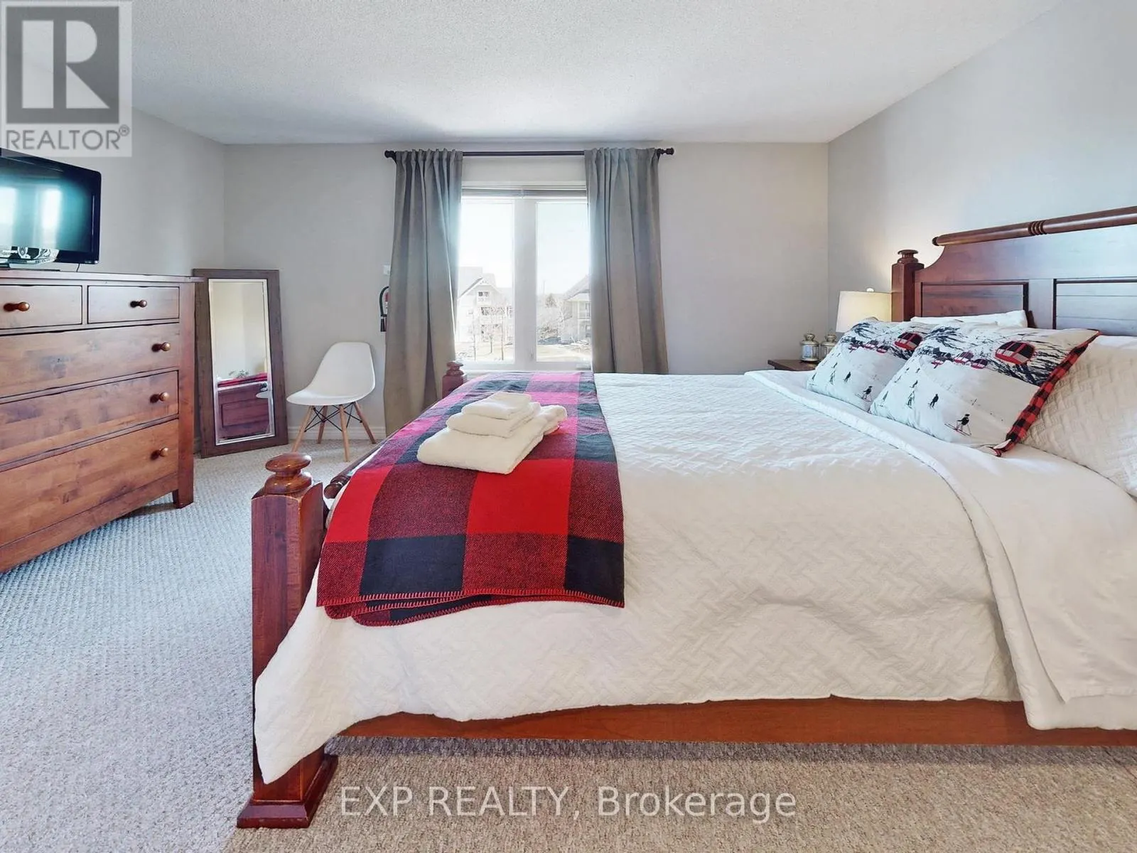215 - 120 FAIRWAY COURT