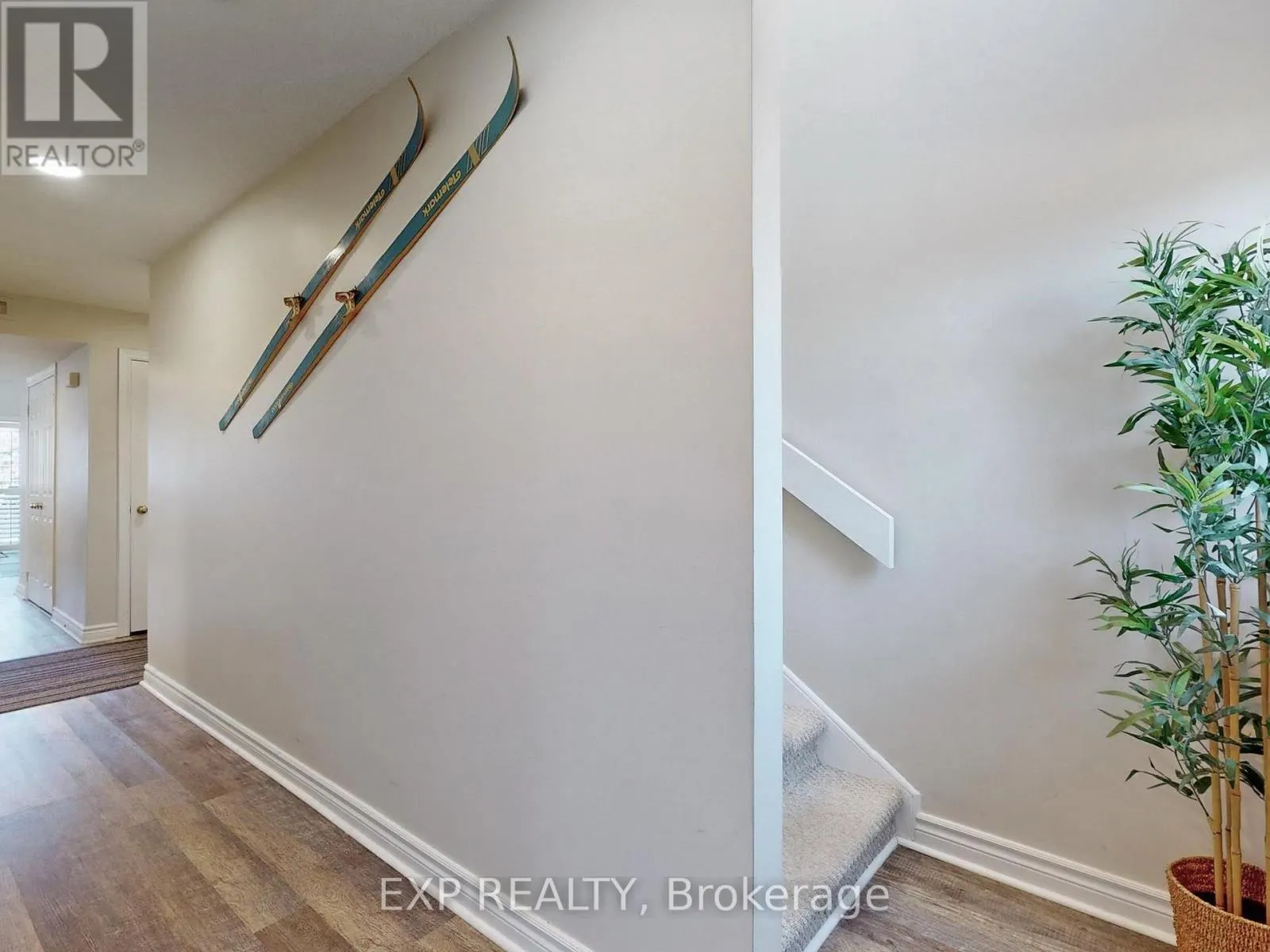215 - 120 FAIRWAY COURT