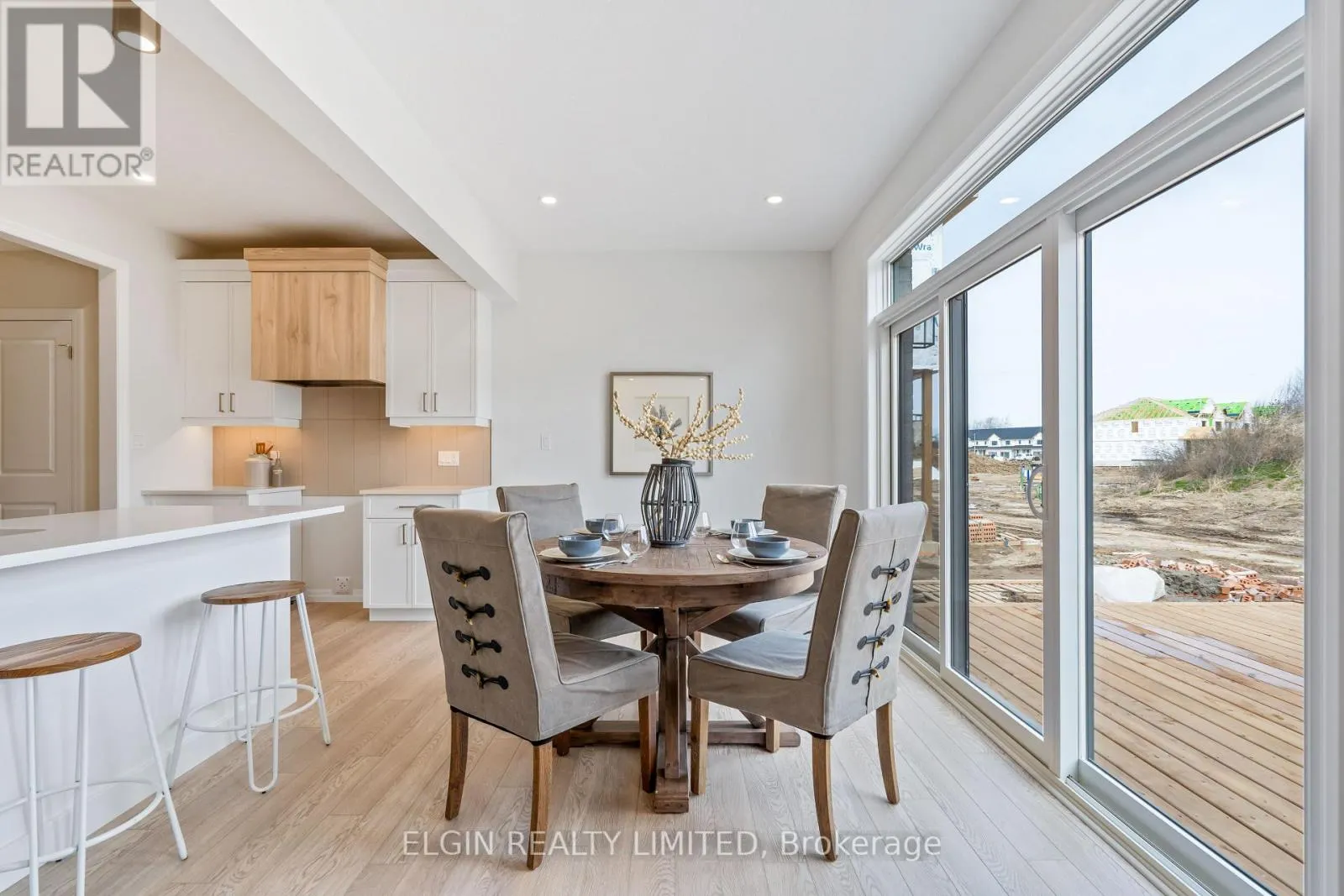 37 HEMLOCK CRESCENT