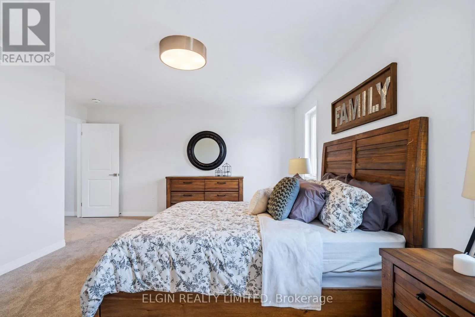 37 HEMLOCK CRESCENT