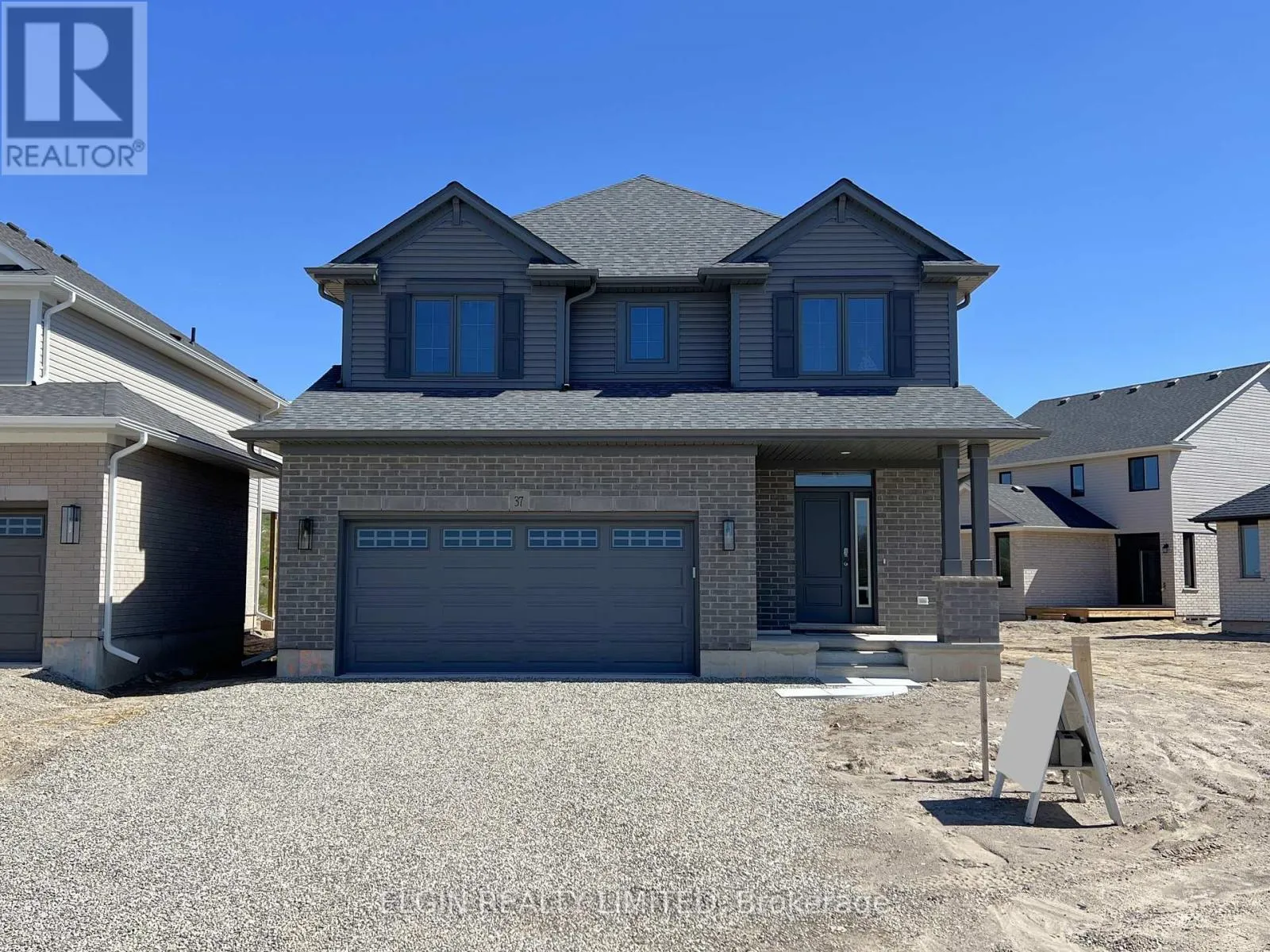 37 HEMLOCK CRESCENT