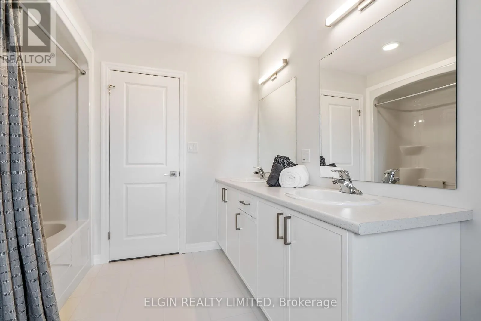 37 HEMLOCK CRESCENT