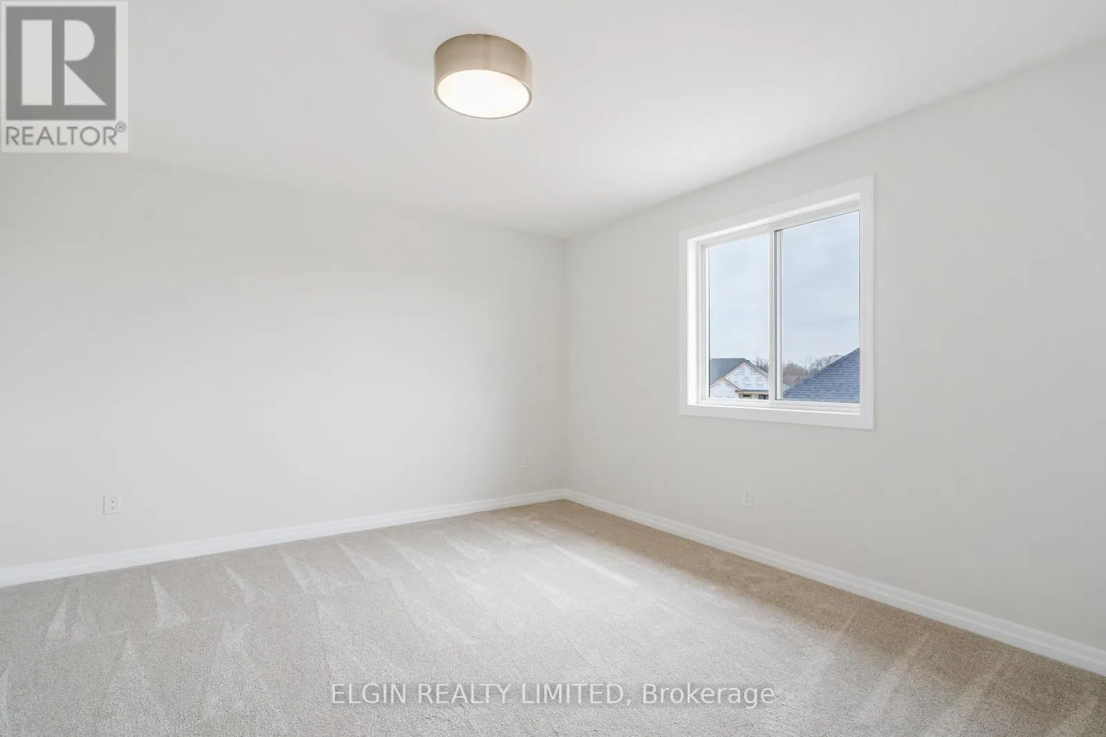 37 HEMLOCK CRESCENT