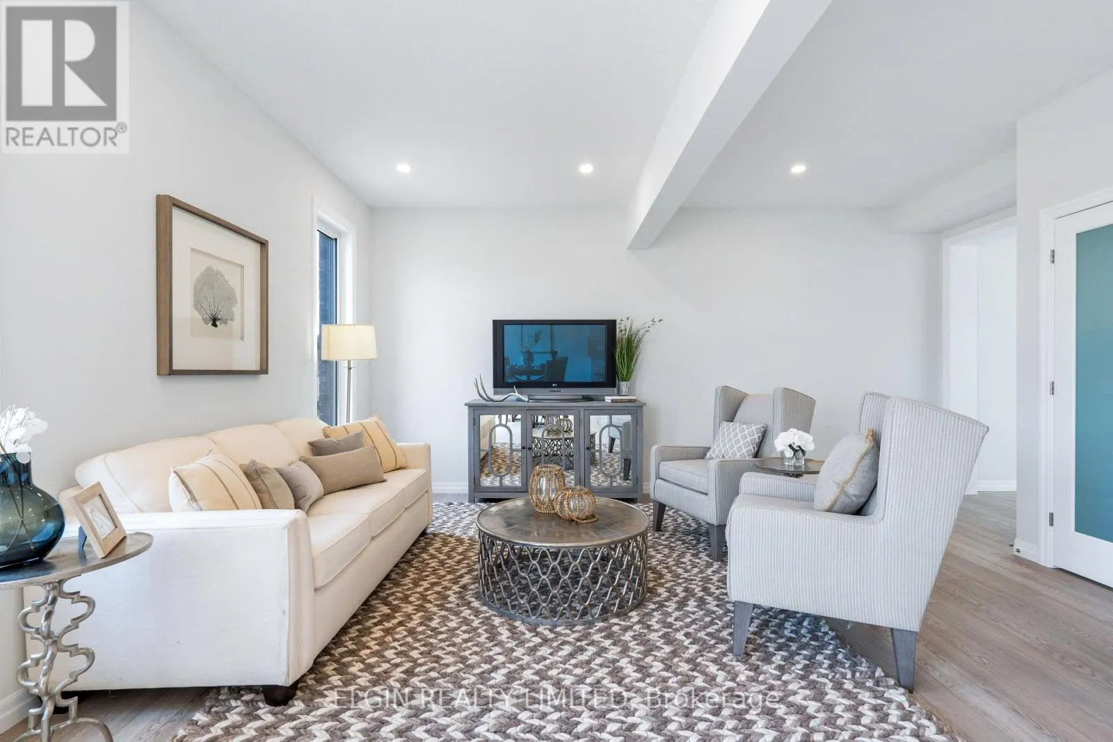 37 HEMLOCK CRESCENT