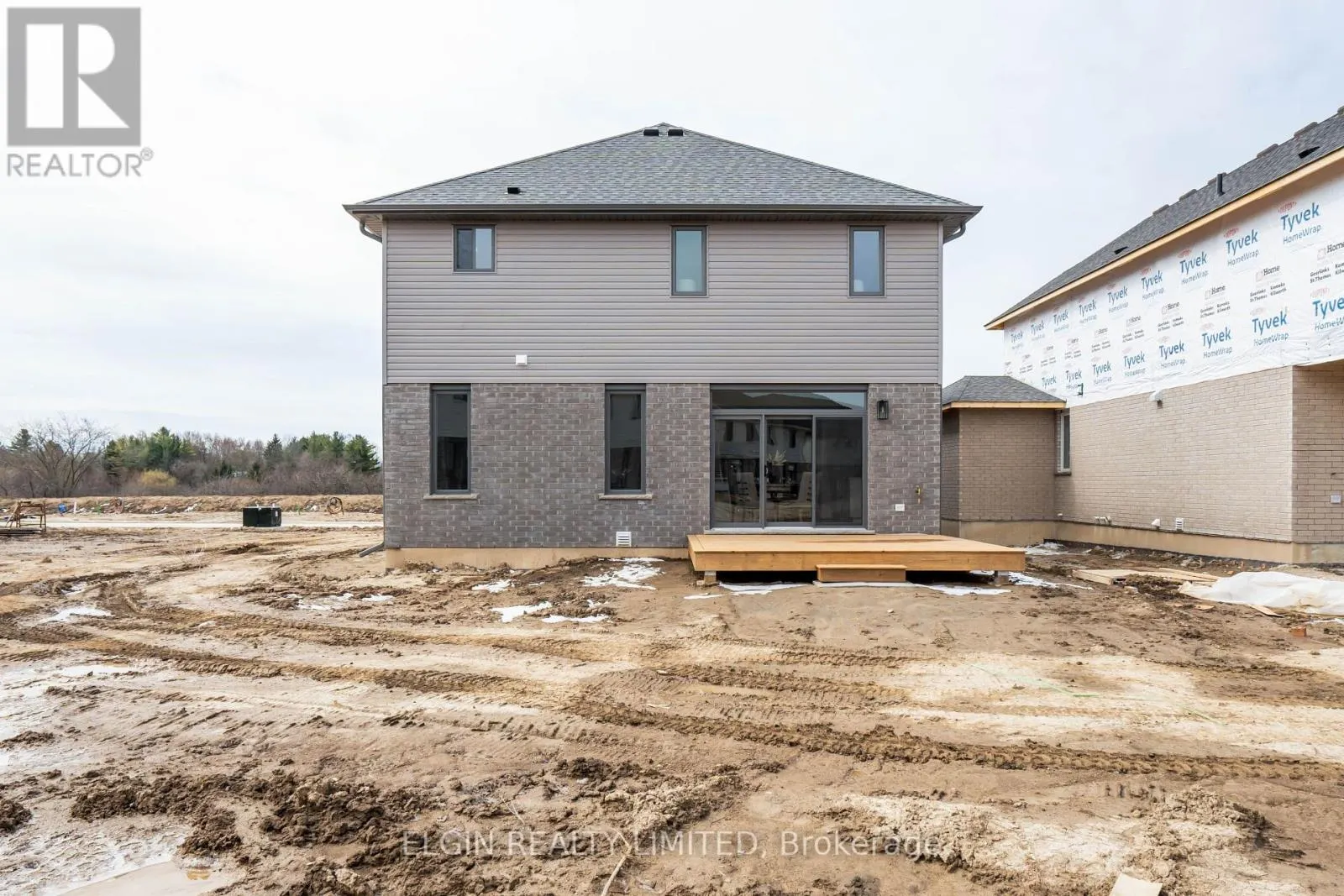 37 HEMLOCK CRESCENT