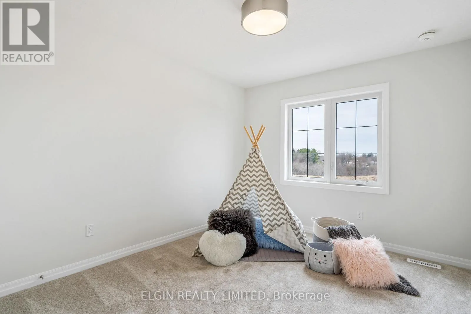 37 HEMLOCK CRESCENT