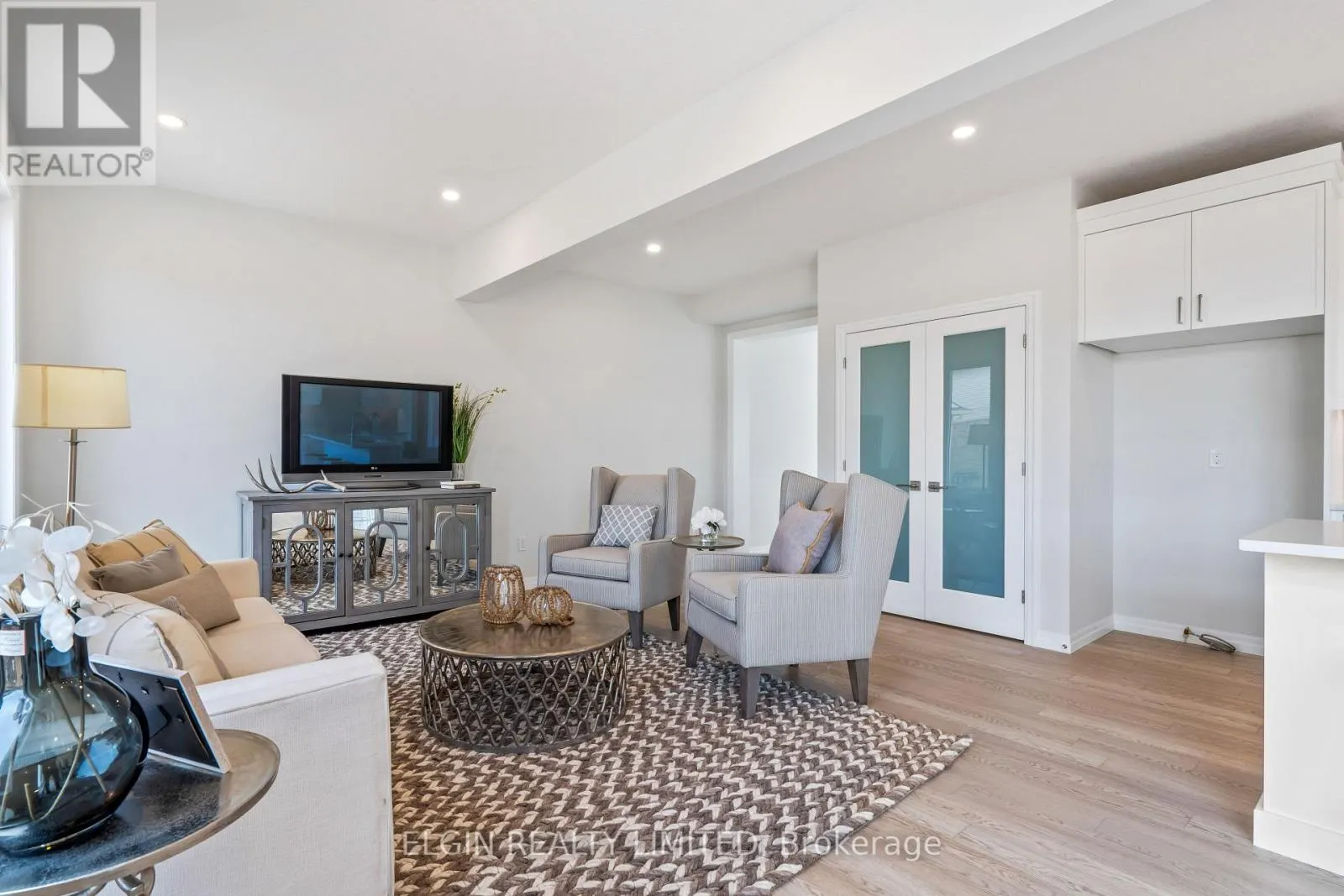 37 HEMLOCK CRESCENT