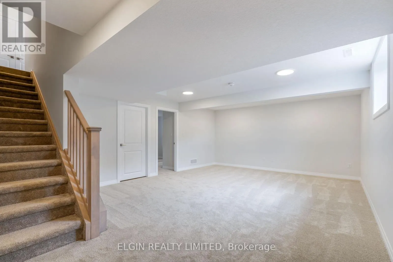 37 HEMLOCK CRESCENT