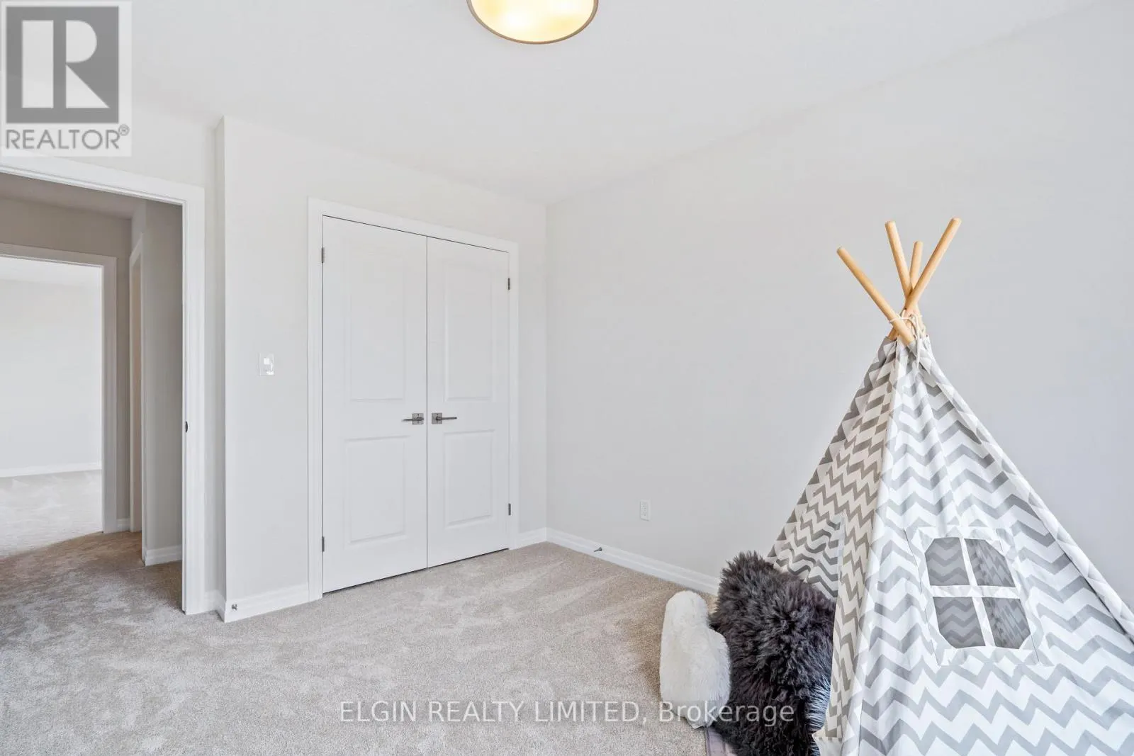 37 HEMLOCK CRESCENT