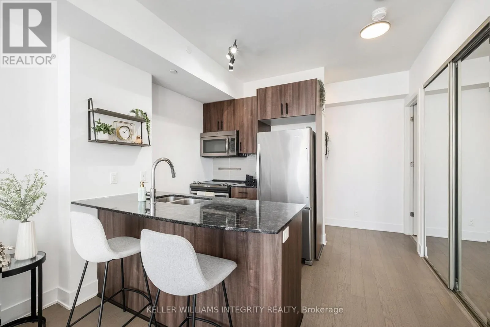 1007 - 485 RICHMOND ROAD