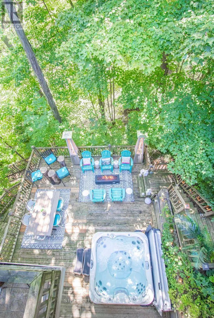 7 THISTLE COURT