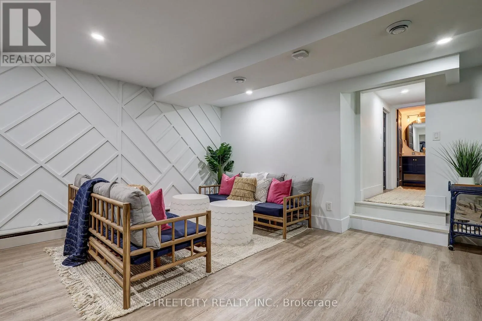 7 THISTLE COURT