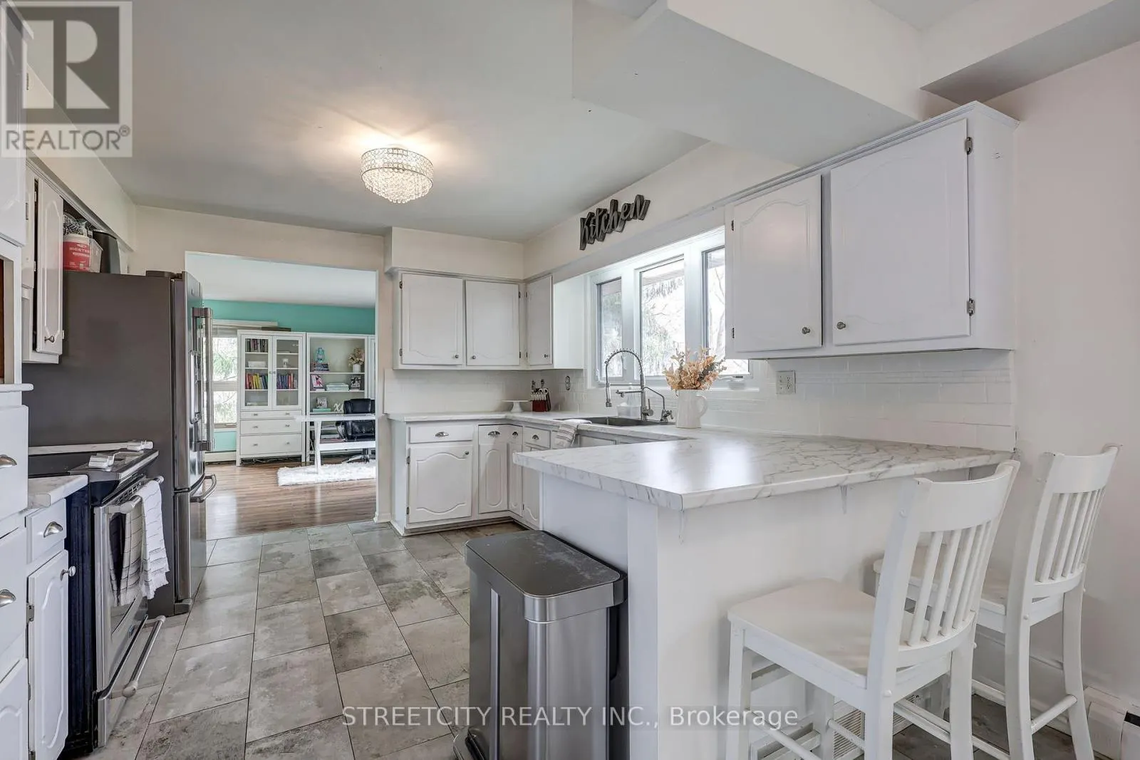 7 THISTLE COURT