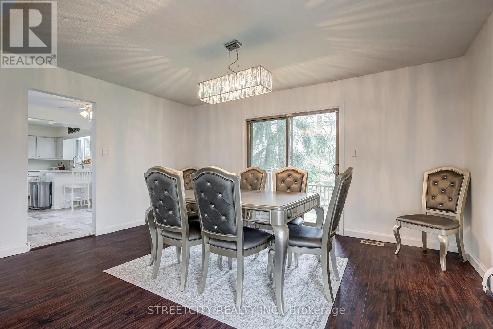 7 THISTLE COURT