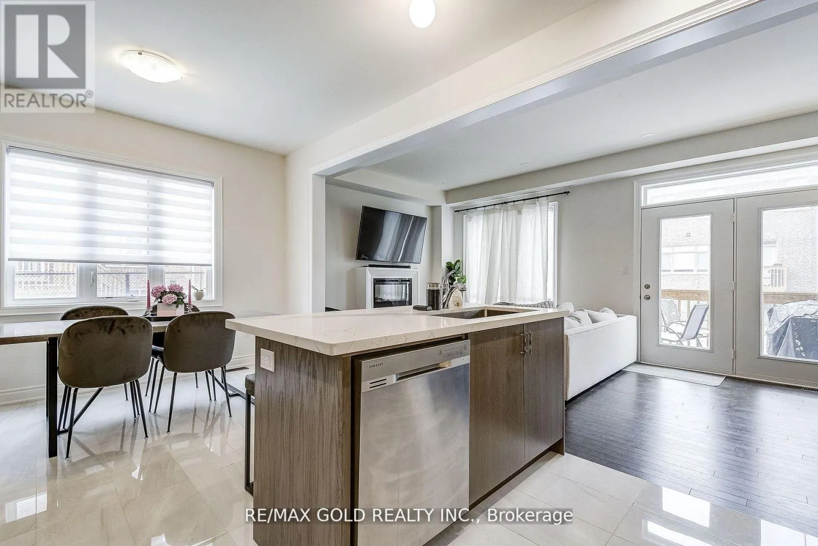 40 SILVER MEADOW GARDENS