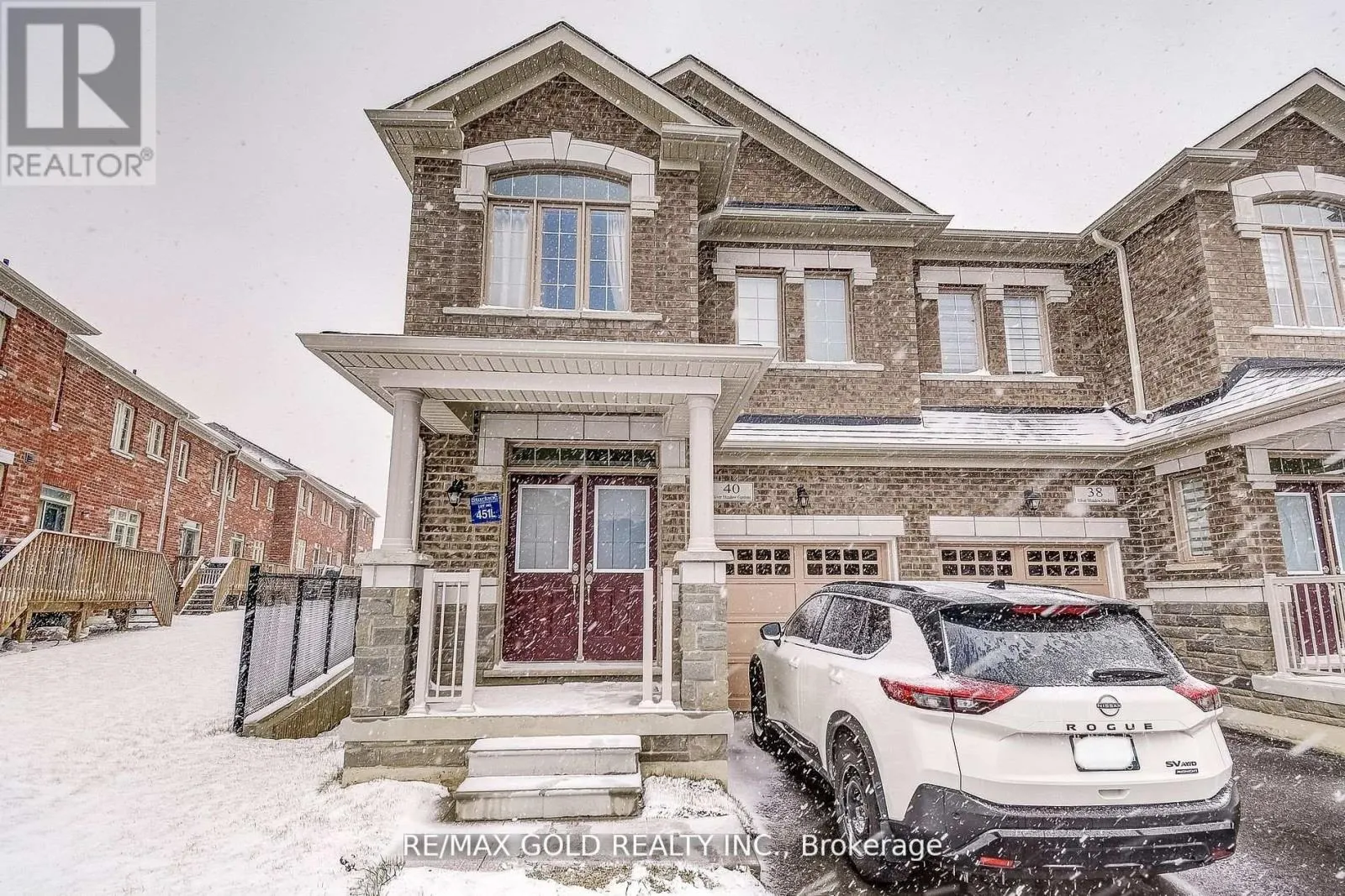 40 SILVER MEADOW GARDENS