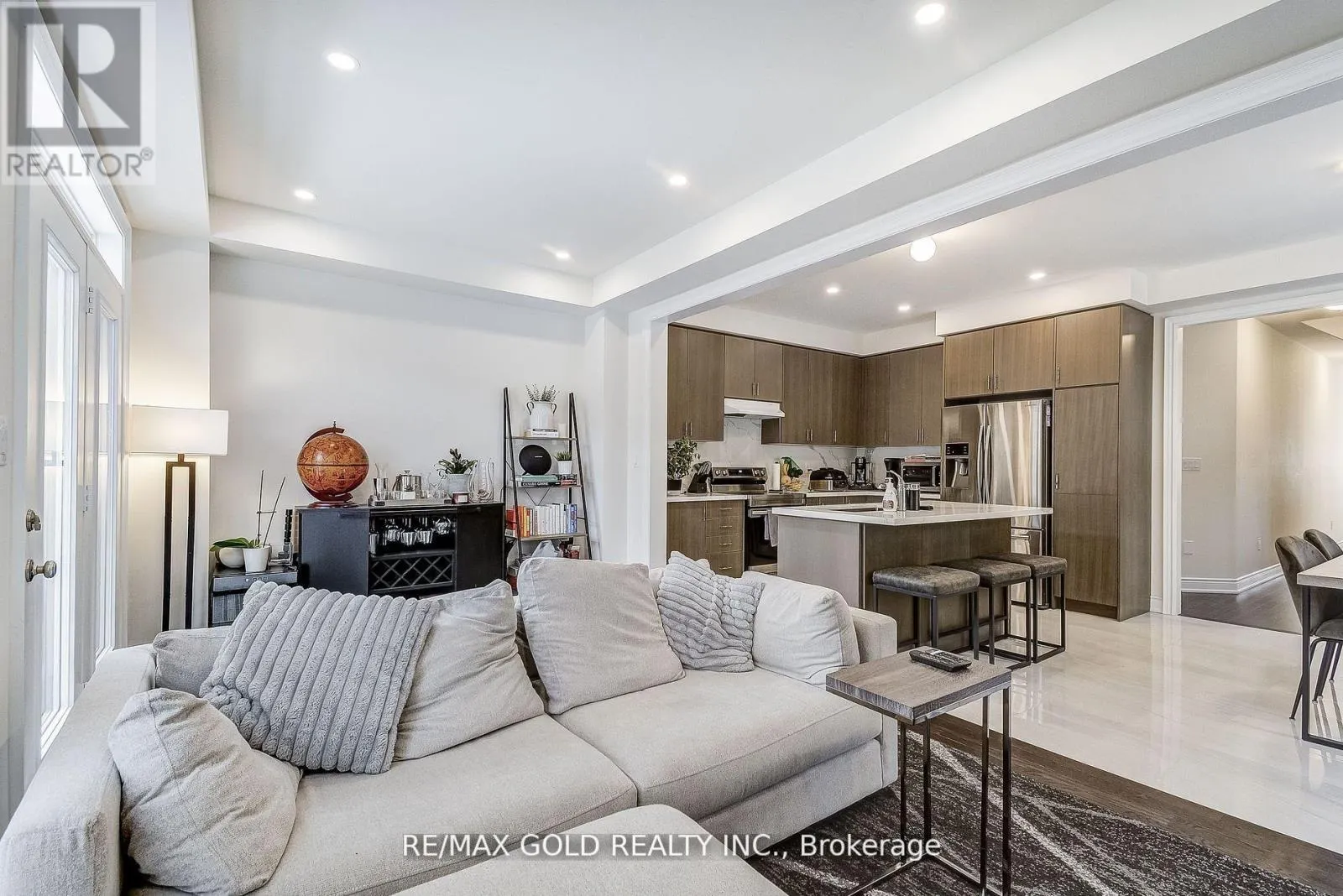40 SILVER MEADOW GARDENS