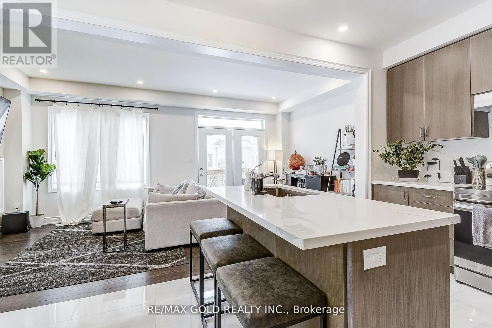 40 SILVER MEADOW GARDENS