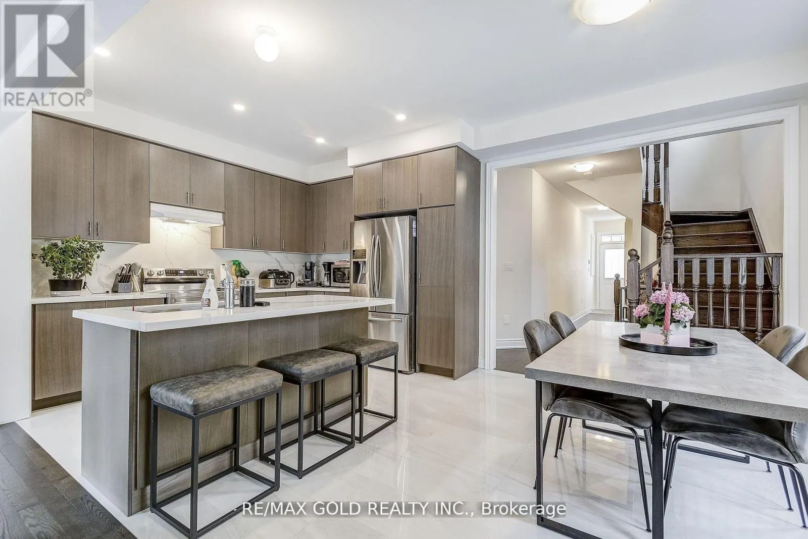 40 SILVER MEADOW GARDENS