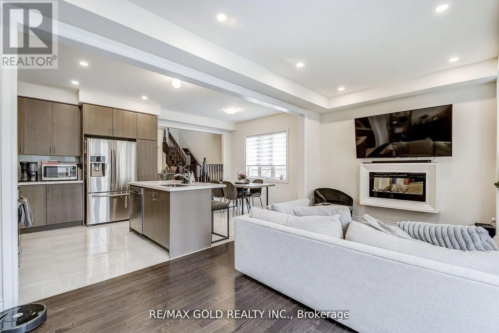 40 SILVER MEADOW GARDENS