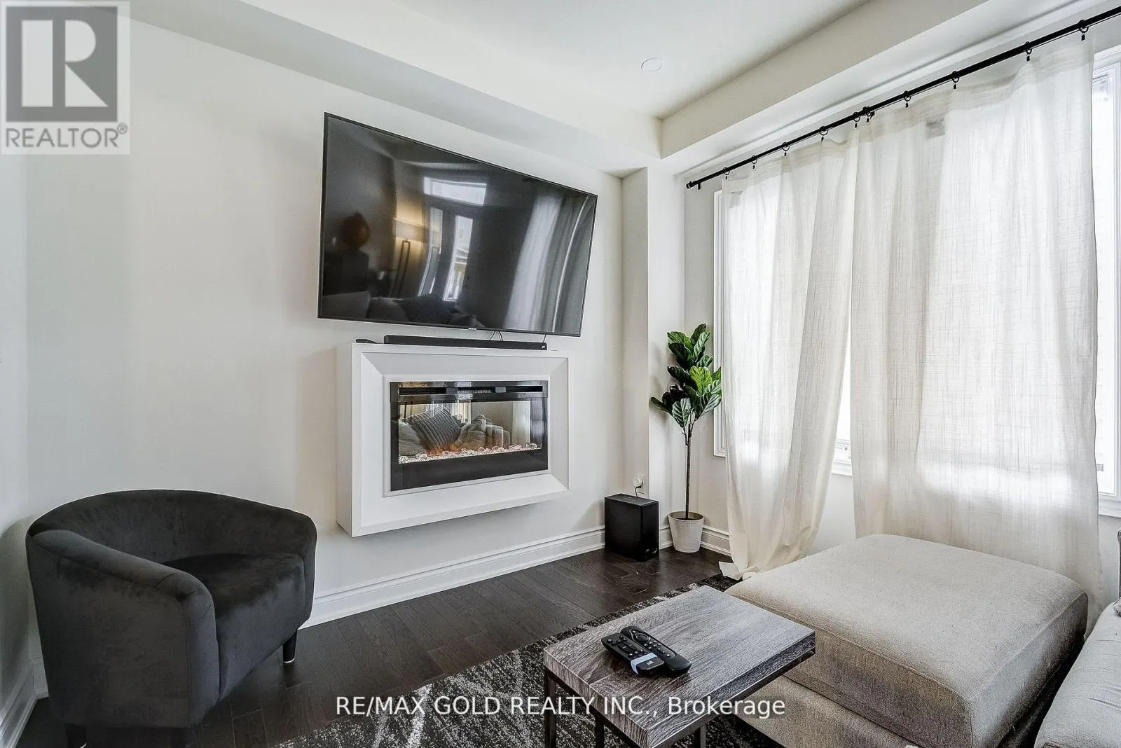 40 SILVER MEADOW GARDENS