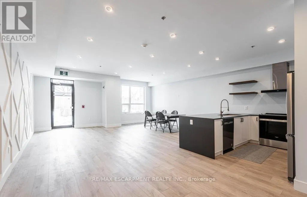 106 - 120 SPRINGVALLEY CRESCENT