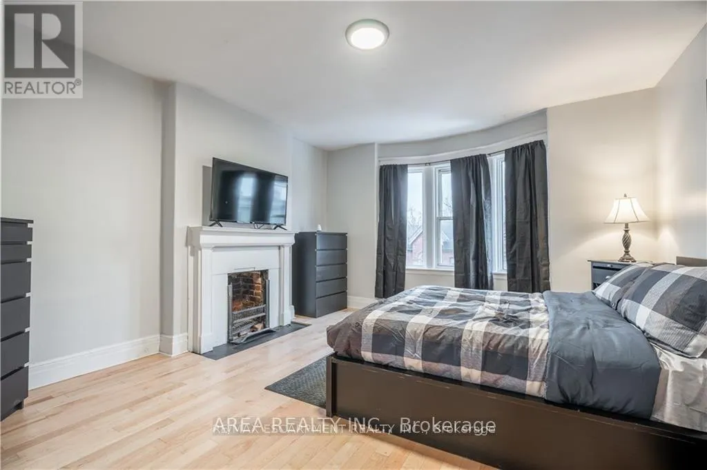 462-464 KING STREET W