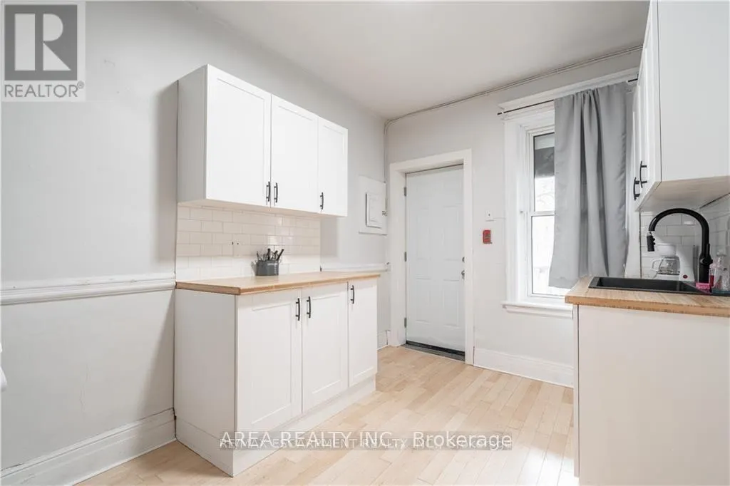 462-464 KING STREET W