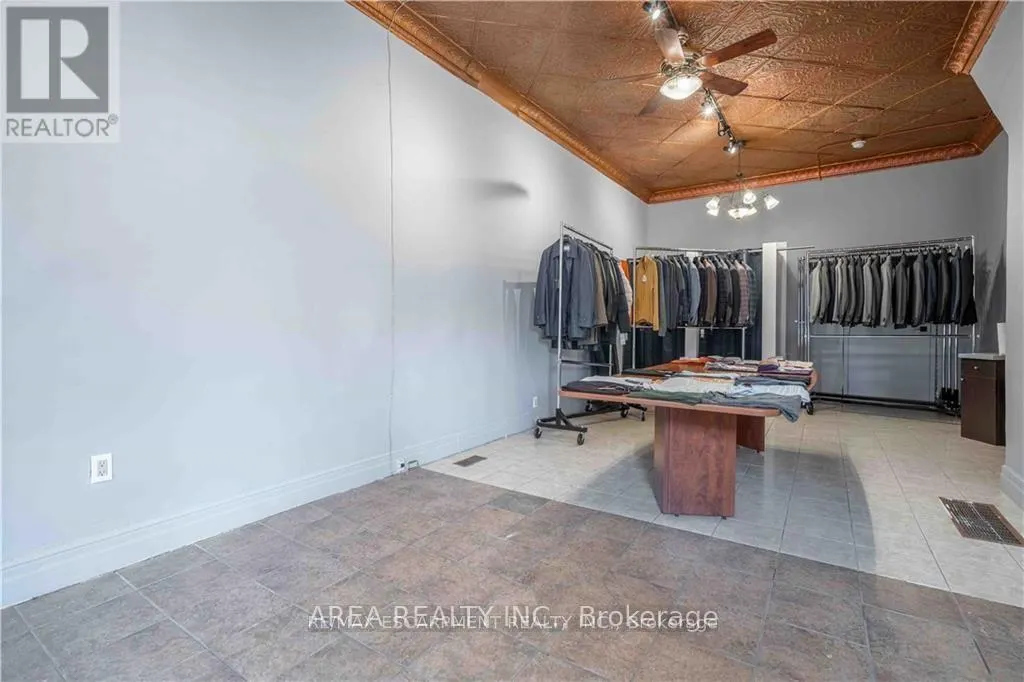 462-464 KING STREET W