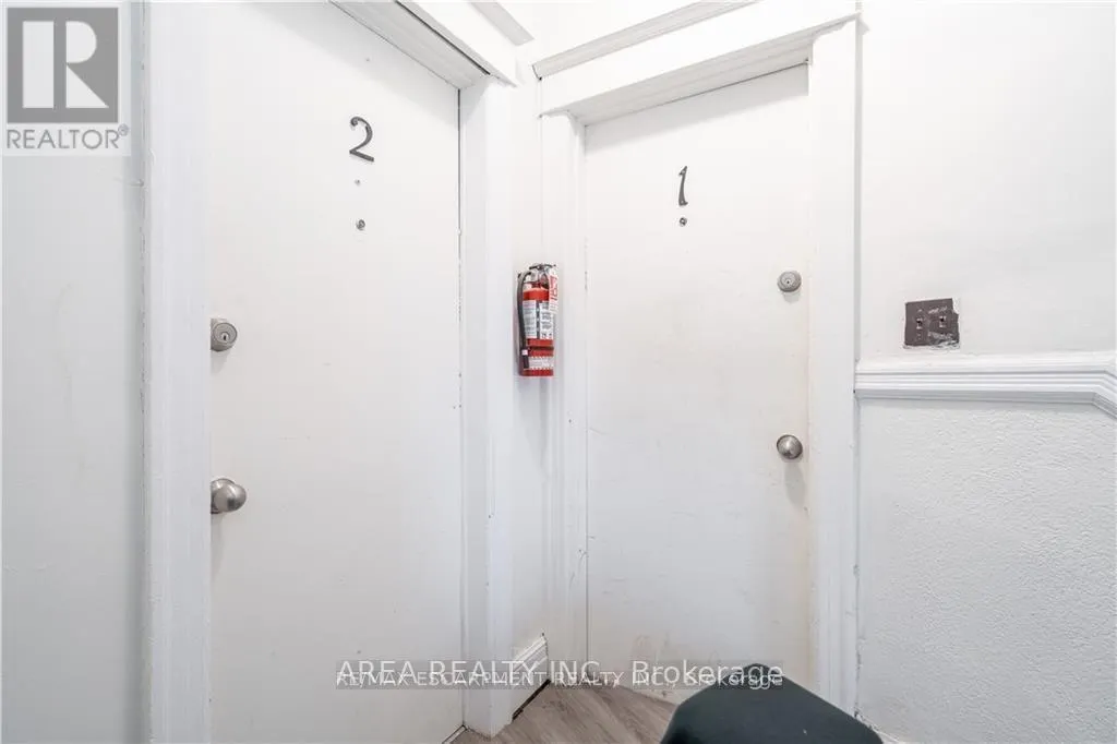 462-464 KING STREET W