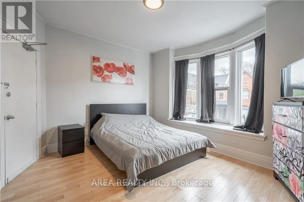 462-464 KING STREET W