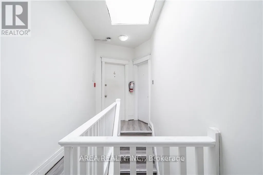 462-464 KING STREET W
