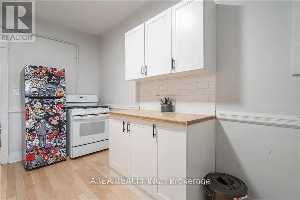 462-464 KING STREET W