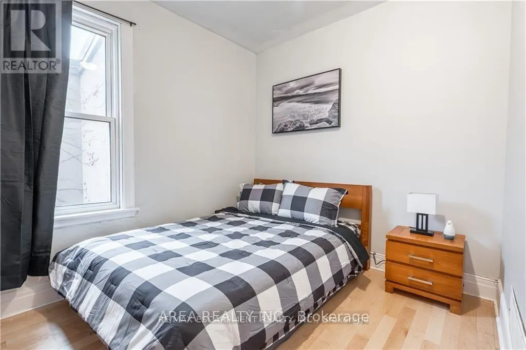 462-464 KING STREET W