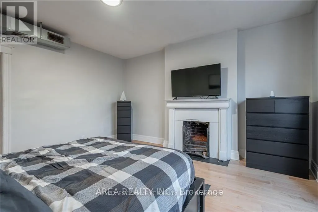 462-464 KING STREET W