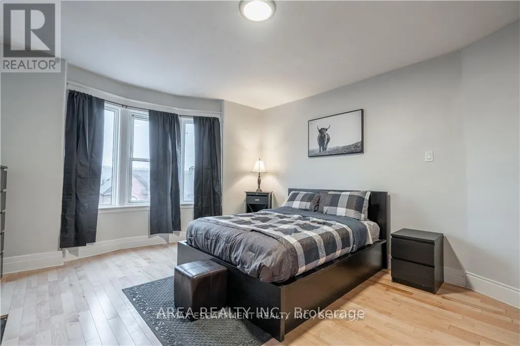 462-464 KING STREET W