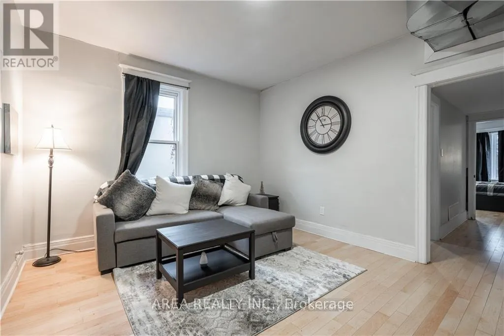 462-464 KING STREET W