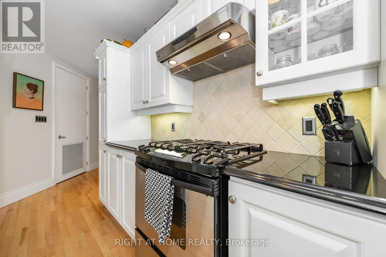 504 - 364 COOPER STREET