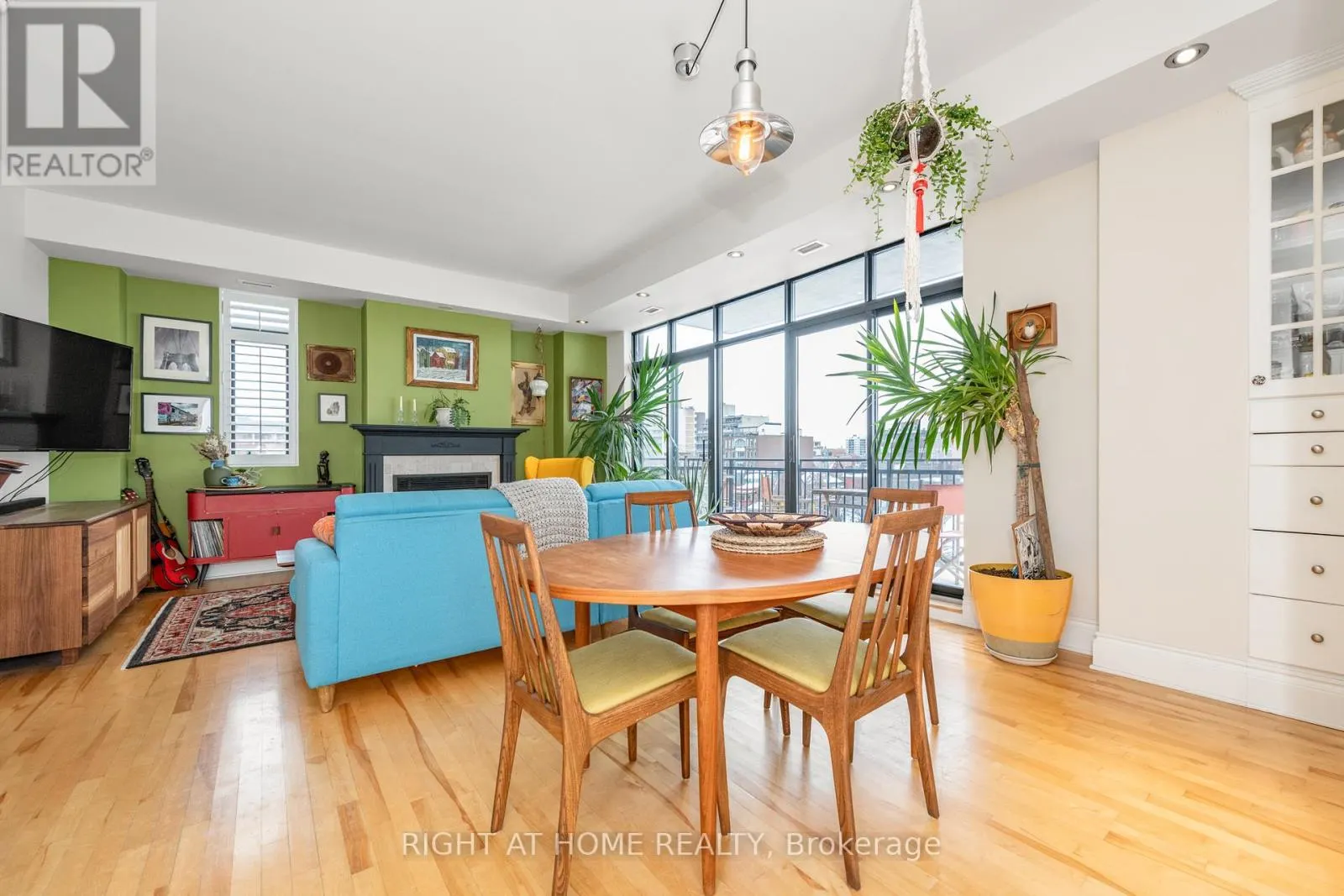 504 - 364 COOPER STREET